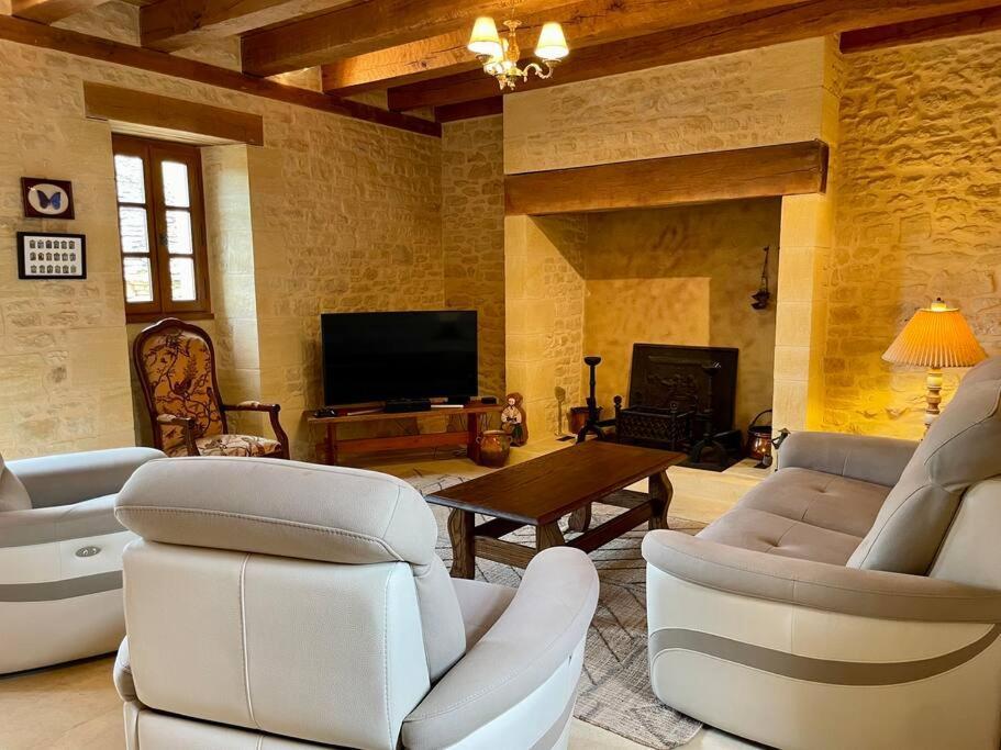 Charming 19Th Century Farmhouse With Pool Vitrac  Exterior foto