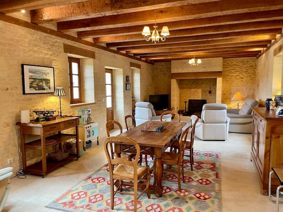Charming 19Th Century Farmhouse With Pool Vitrac  Exterior foto